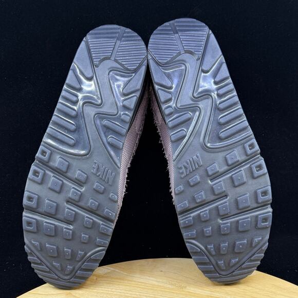 Athletic_Shoes